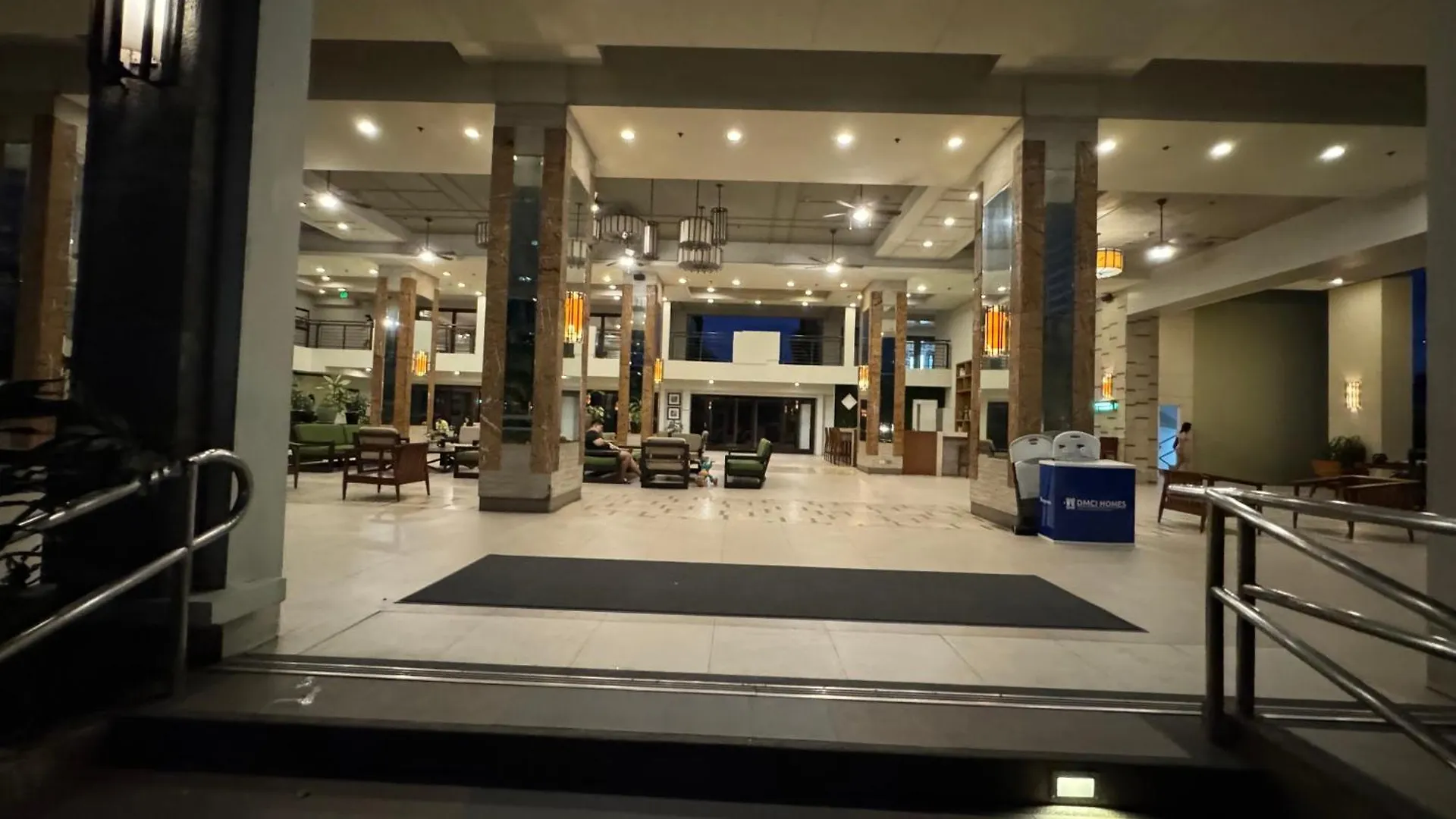 Flair Tower 1 Bedroom Petfriendly Near Mrt Boni Dmci Manila Philippines