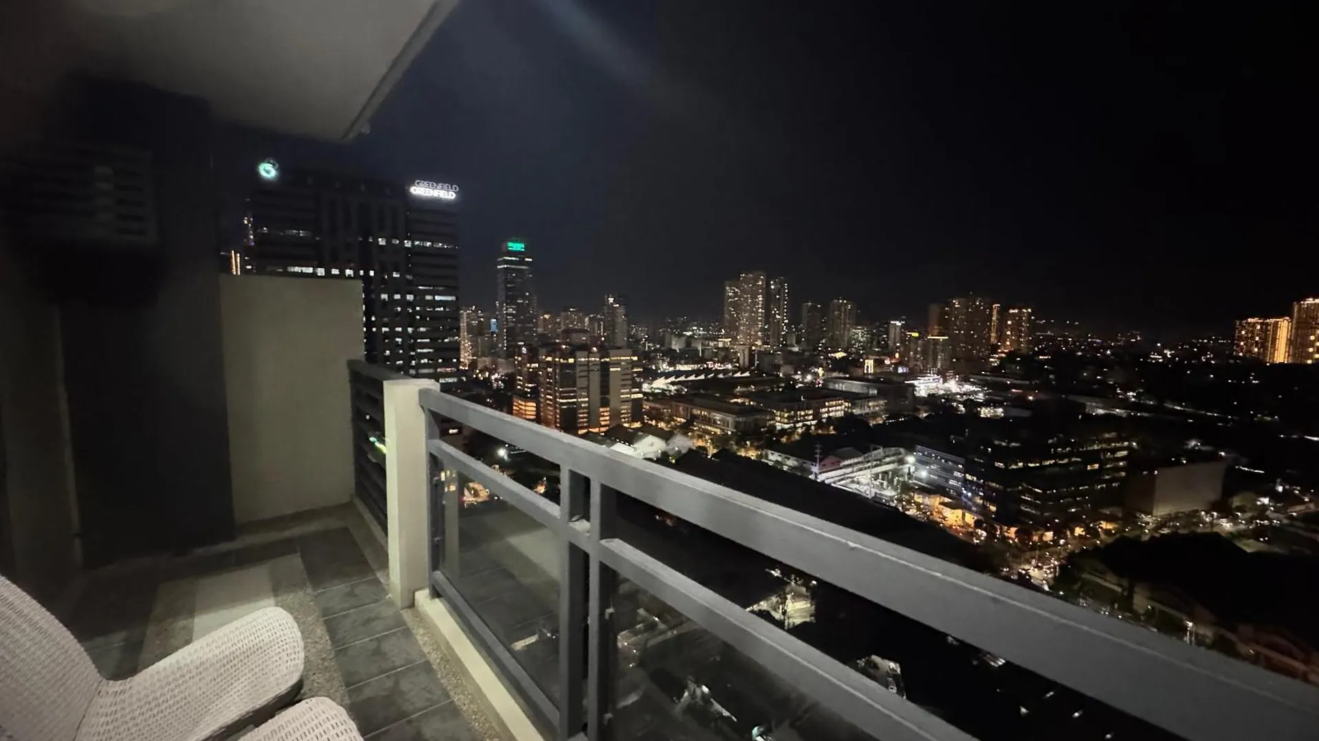 Flair Tower 1 Bedroom Petfriendly Near Mrt Boni Dmci Manila
