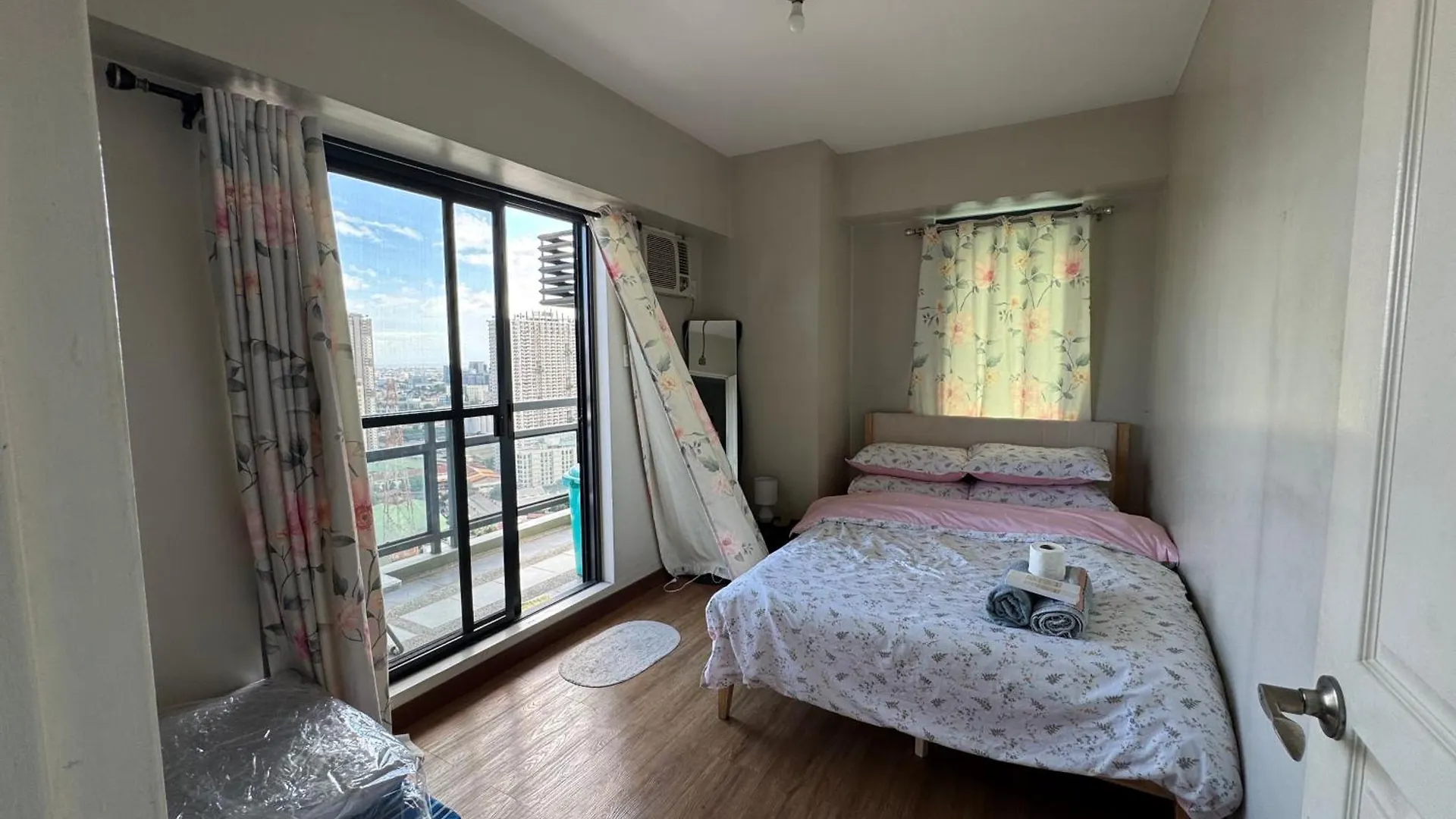 Flair Tower 1 Bedroom Petfriendly Near Mrt Boni Dmci Manila Apartment